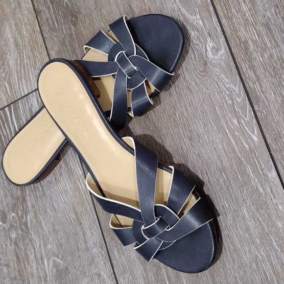 Talbots blue knot leather sandals. Size 7.5 - Picture 10 of 11